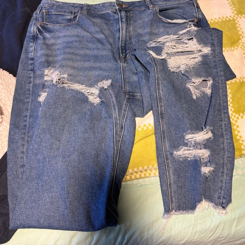 American Eagle Outfitters Men's Relaxed Ripped Blue Jeans